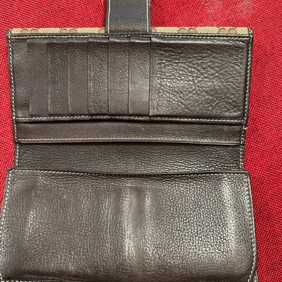 Gucci long wallet. - Picture 2 of 9